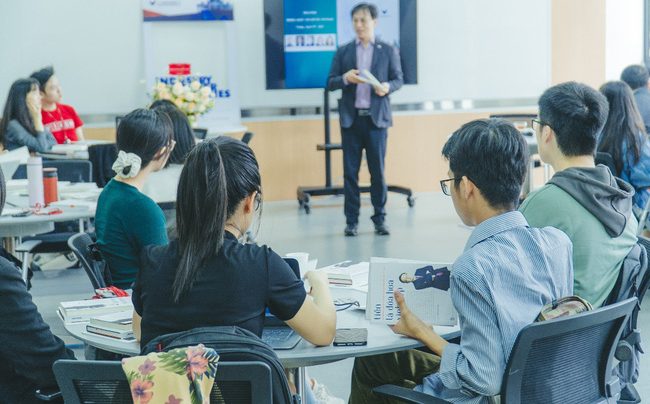 Mirae Asset Securities Shares with VinUniversity Students About Career Prospects in the Financial Industry